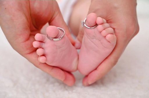 专业试管借卵代怀机构孕妇肚子隐隐作痛